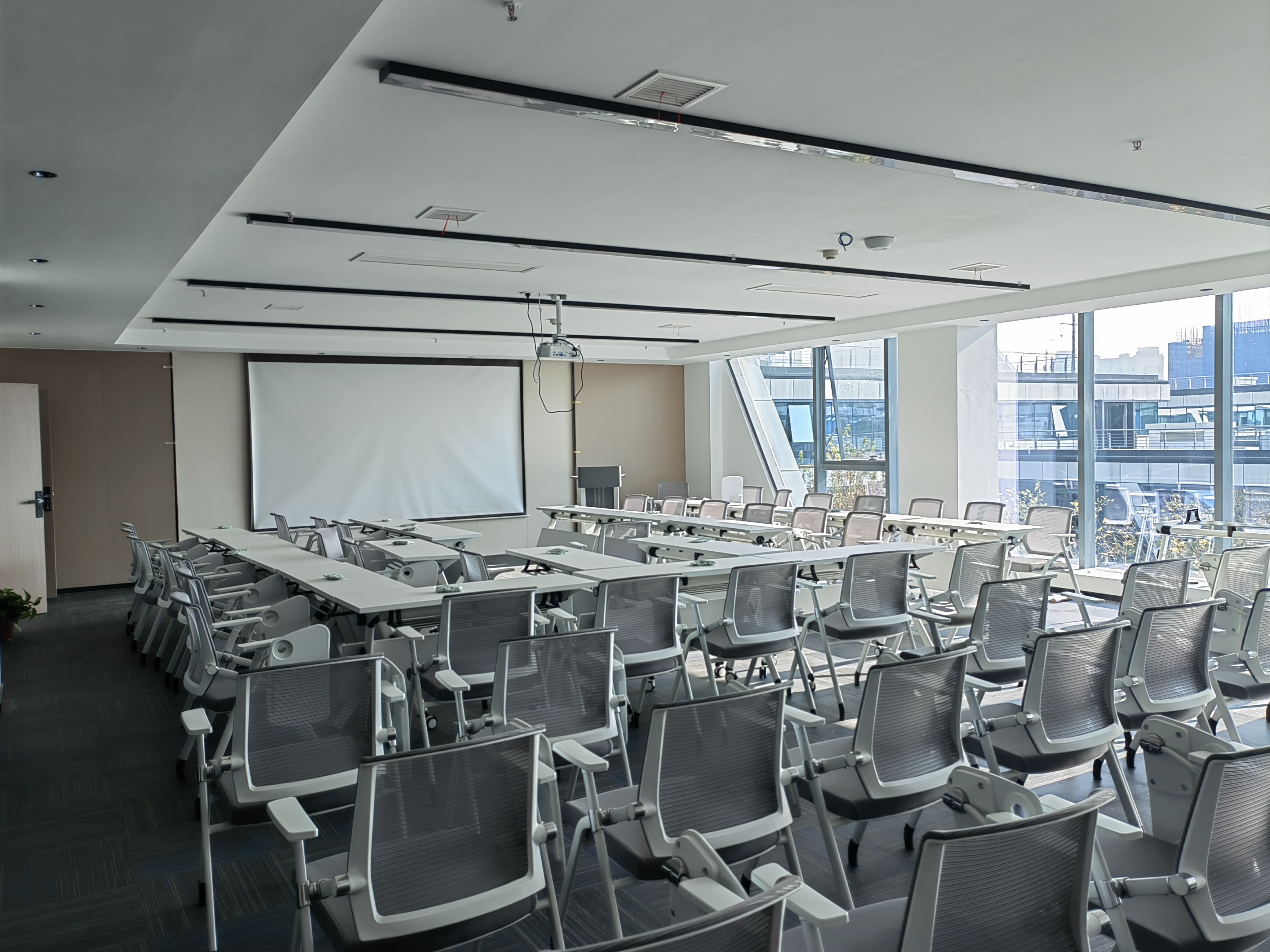 AI视频分析技术在办公室安防中的应用 AI视频分析技术在办公室安防中的应用